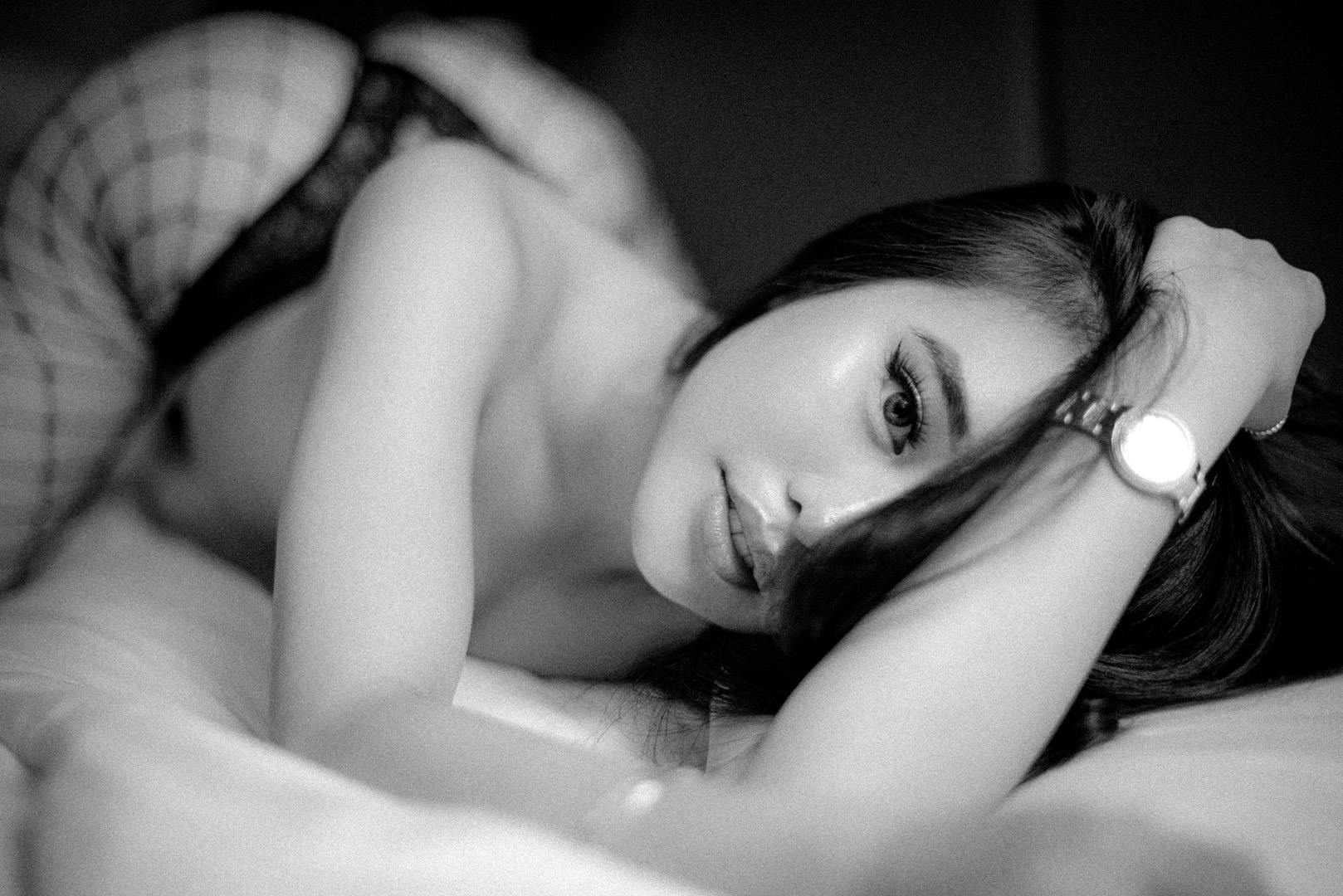 Artistic nude black and white boudoir photography